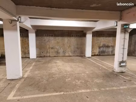 emplacement de parking sécurisé à louer - libération/colline
