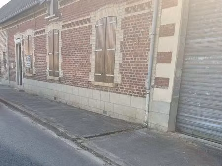 maison de village de très bonne construction briques