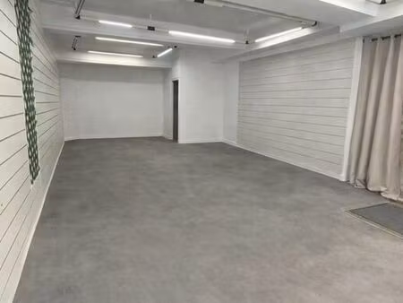 local commercial 55m² – centre jargeau – rue piétonne – forte visibilité