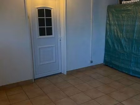 apparemment t3 2 eme étage