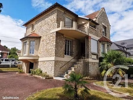château 7 pièces 150 m²
