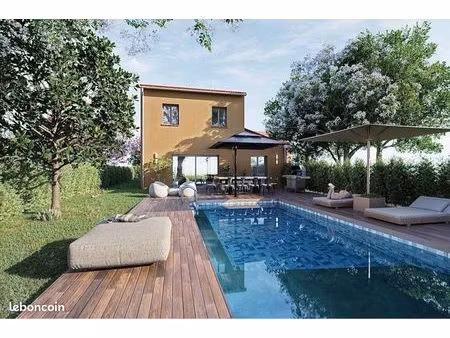 plein centre terrain au calme de 517 m² libre de  plein sud  permis accepté  maison 4 chb