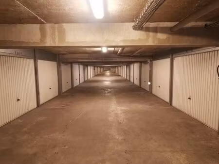 garage/box 27 m² orleans