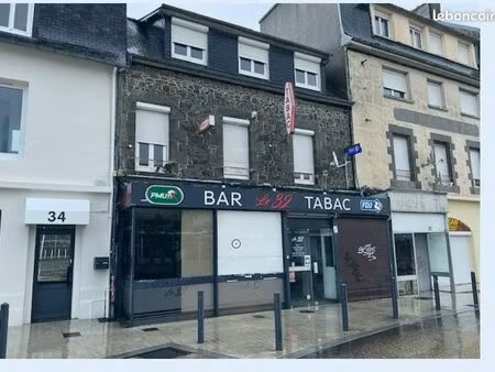 murs commerciaux et logement sur 2 étages