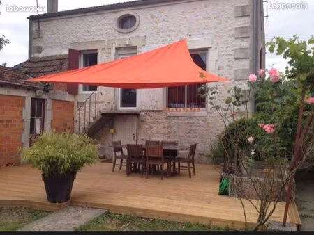 maison t3 en pierre avec jardin  garage et dépendances – saintes proche centre