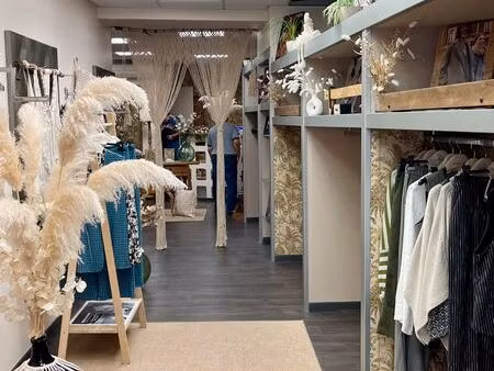 boutique 50 m2 centre lodève