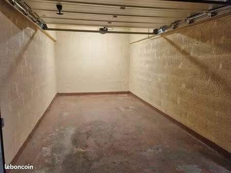 à louer : garage - roqueirol