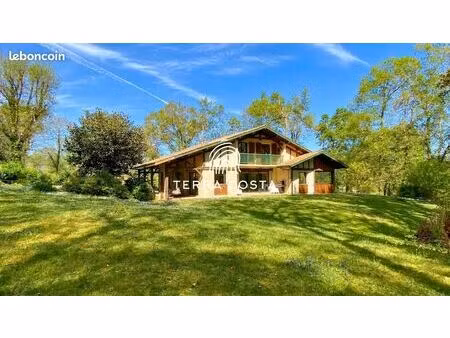 propriété 4 pièces 205 m²