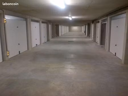 garage / box pour véhicule. place carnot proche gare