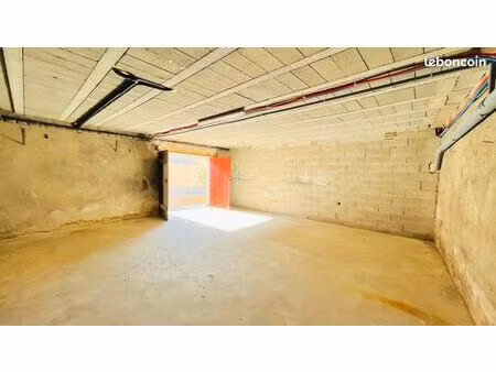 parking/box 43 m² eyrans