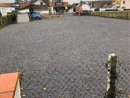 terrain commercial et habitation