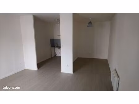 lot idéal pour investisseur dans une résidence t1 bis plus local commercial