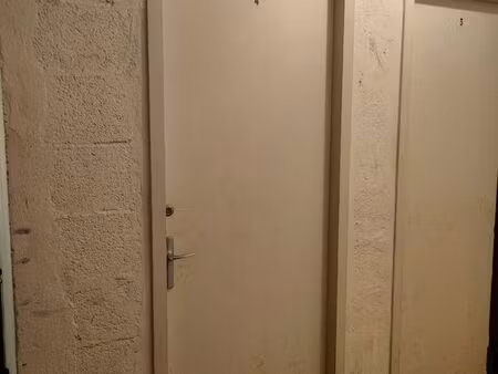 cave dans la res. muratel en location