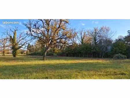 terrain 3 076 m² puybrun