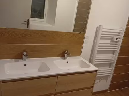 a louer maison 80 m2 avec 2 cours