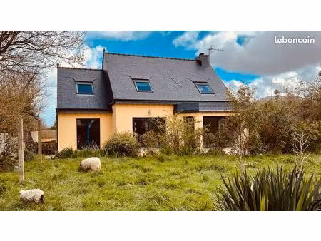 spacieuse et lumineuse maison de 2009 située dans un secteur calme  220 m² au sol  proche 