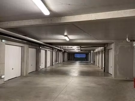 parking/box 90 m² kembs