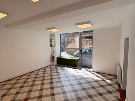 local commercial 49 m² – centre-ville – vitrine