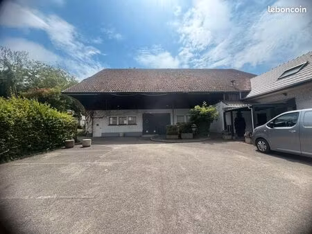 a louer local professionnel 300 m2- emplacement stratégique