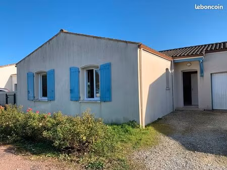 maison récente 3 chambres dans un environnement calme à corme-royal