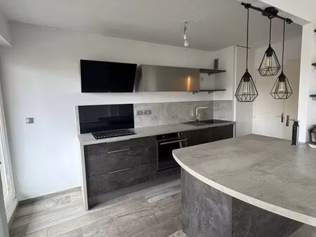 appartement f2 lumineux et rénové avec balcon – idéalement situé à metz devant-les-ponts