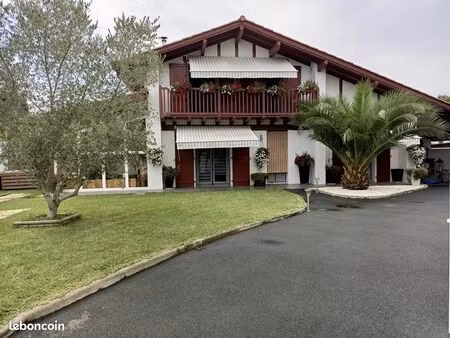 saint-jean-de-luz – maison de caractère avec jardin – vente en nue-propriété – emplacement
