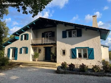 loue maison basque de 350m2 avec piscine
