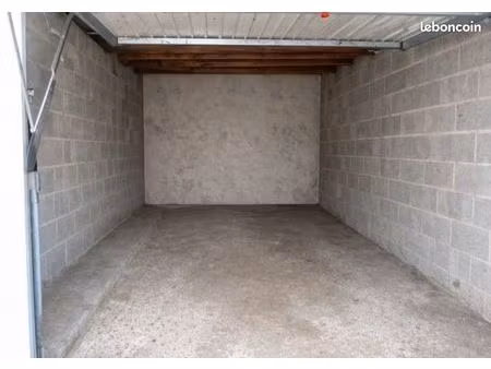 garage fermé spacieux 17 m² – accès facile – angers