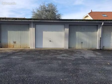 box fermé à louer – copropriété sécurisée – saint-martin-d’hères - portail rouge