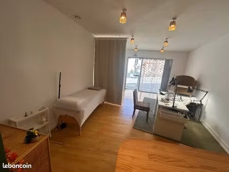 local avec vitrine centre ville