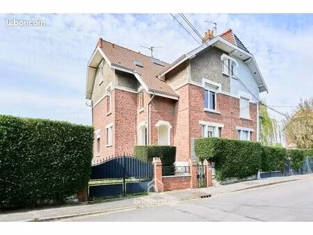 maison 7 pièces 145 m²