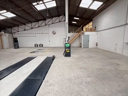 local commercial contrôle technique automobile