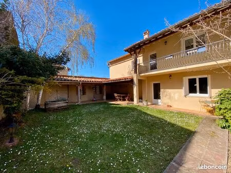 ayguesvives centre - maison de caractère 205 m²  rénovée avec goût