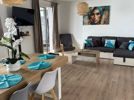 maison spacieuse  2 chambres  un jardinet  entièrement meublée