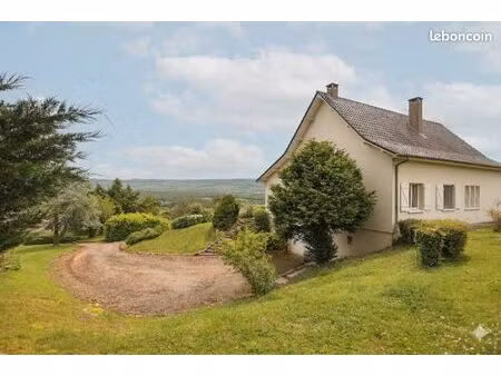 maison familiale avec vue exceptionnelle à réinterpréter