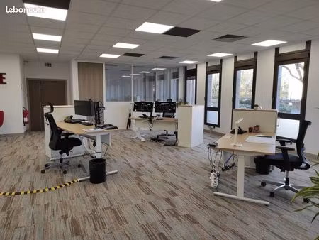 à louer – cession de bail bureaux 371 m² avec parkings – montigny-le-bretonneux (78)