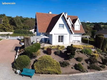 maison de 198 m2 sur sous-sol avec dépendance de 30 m2 et terrain de 6725 m2