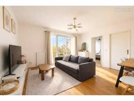 appartement 2 pièces meuble balcon + parking ss-sol