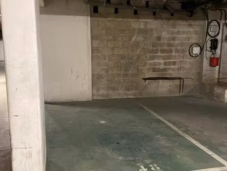 emplacement parking souterrain versailles rg