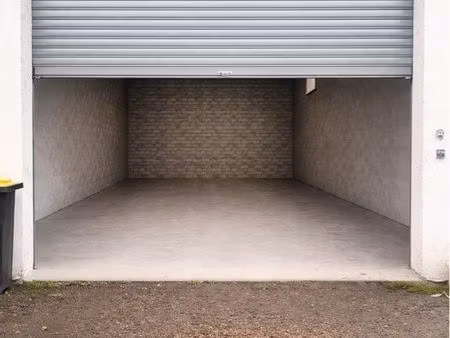 entrepôt / local pro 126 m²