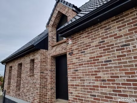 maison individuelle sur sous-sol posée sur 2080m² de terrain