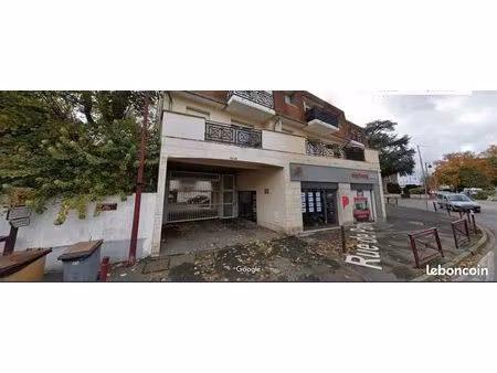 loue place de parking dans résidence fermée