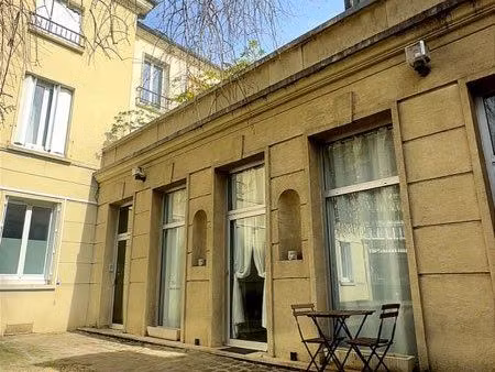 ?appartement type loft d’exception – cour privée arborée – double destination (habitation 