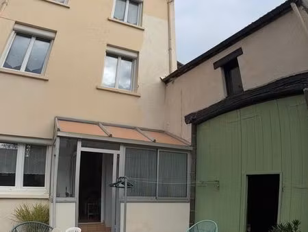 maison proche commerces