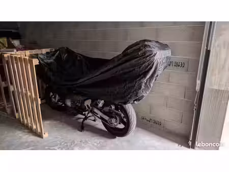 location place moto que 4m² de garage box sécurisé pour moto ou stockage dans résidence ré