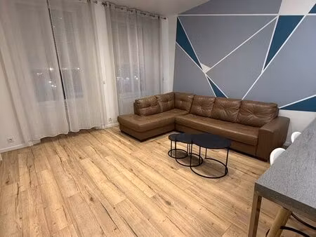 rare – t3 64 m² rénové – centre saint-chamond – 700 hc