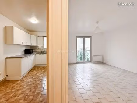 studio 1 pièce 33 m²
