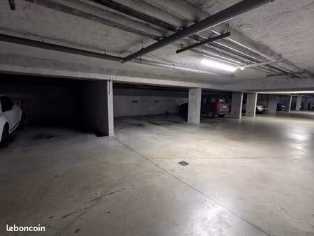 loue place parking