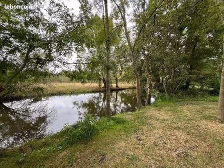 terrain de loisirs 4000 m² – bord de l’eau – marais poitevin