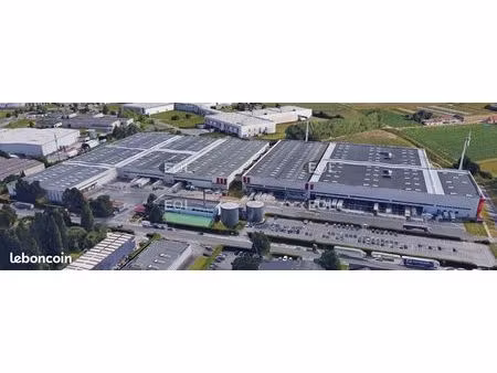 local industriel 33 814 m²